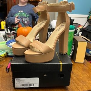 NIB DIDIFU 5 inch heel Sabrina, block heel with angle strap, faux leather